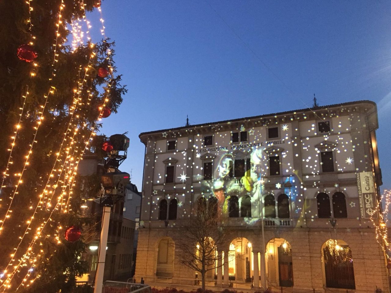 Luminarie a Cantù: il gioco di luci brilla sulla piazza canturina FOTO e VIDEO