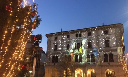 Luminarie a Cantù: il gioco di luci brilla sulla piazza canturina FOTO e VIDEO