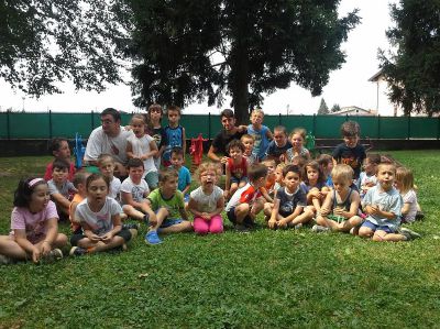 Donazione all’asilo di Cascina Amata in memoria dell’ex volontaria STORIE SOTTO L’ALBERO