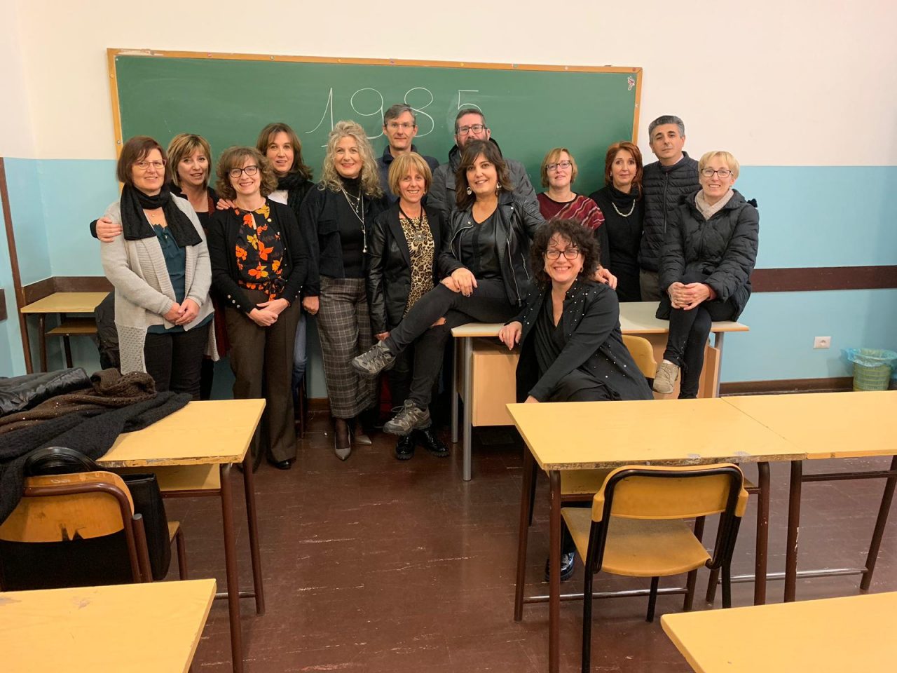 Compagni di classe nuovamente sui banchi dopo 33 anni