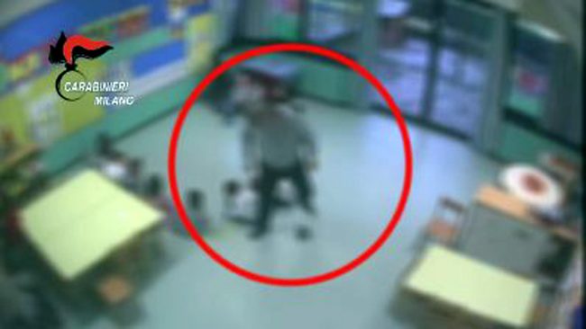 Licenziate le colleghe del maestro violento alla scuola dell’infanzia