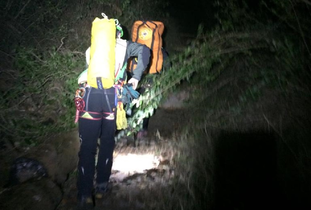 Salvati due giovani precipitati in un dirupo sul Baradello FOTO
