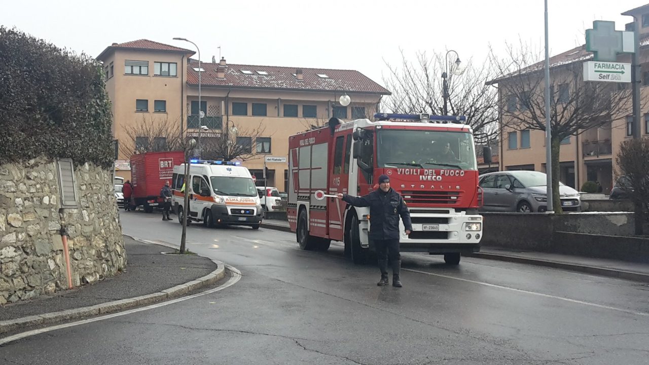 Orsenigo incidente in piazza Filatoio, soccorsi in azione