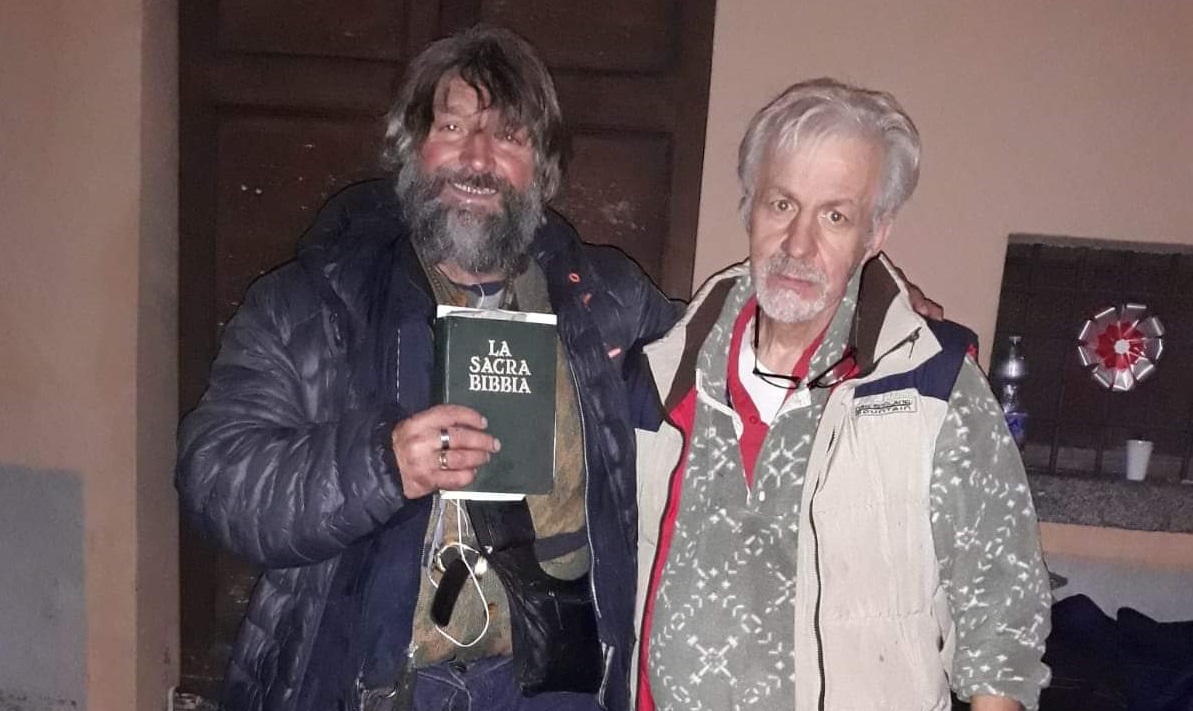 Valentino, clochard d’altri tempi: “Non tocco il denaro, è lo sterco del diavolo”