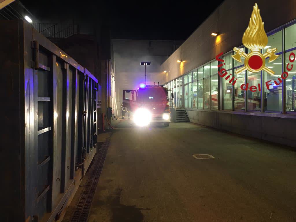 Incendio alla Cosmint, intervento dei Vigili del fuoco