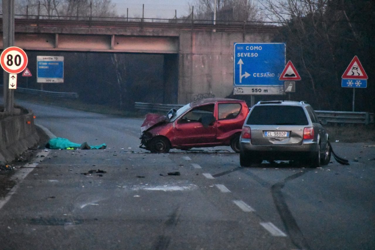 Tragedia sulla Milano-Meda, tassista travolto morto sul colpo FOTO E VIDEO