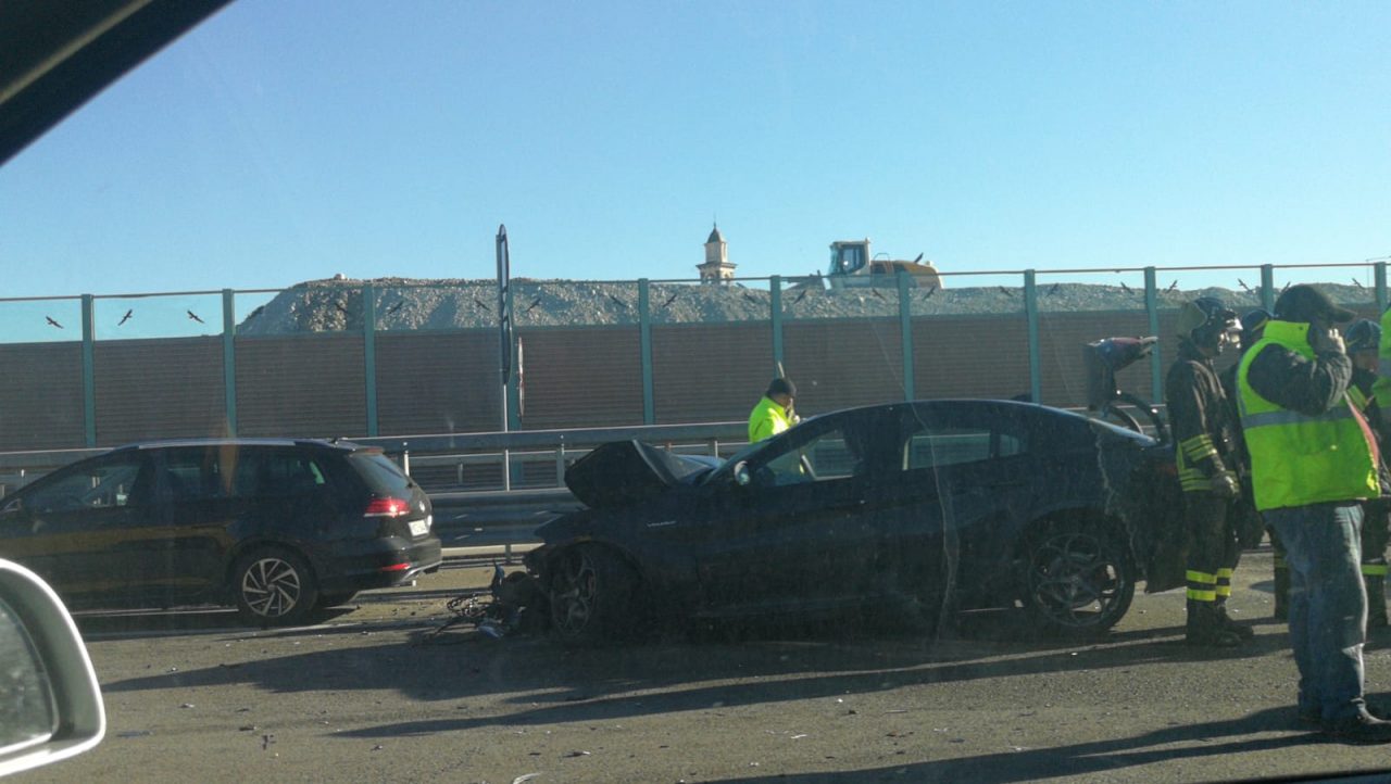 Incidente Autostrada arriva l’elisoccorso: in serie condizioni una 12enne FOTO
