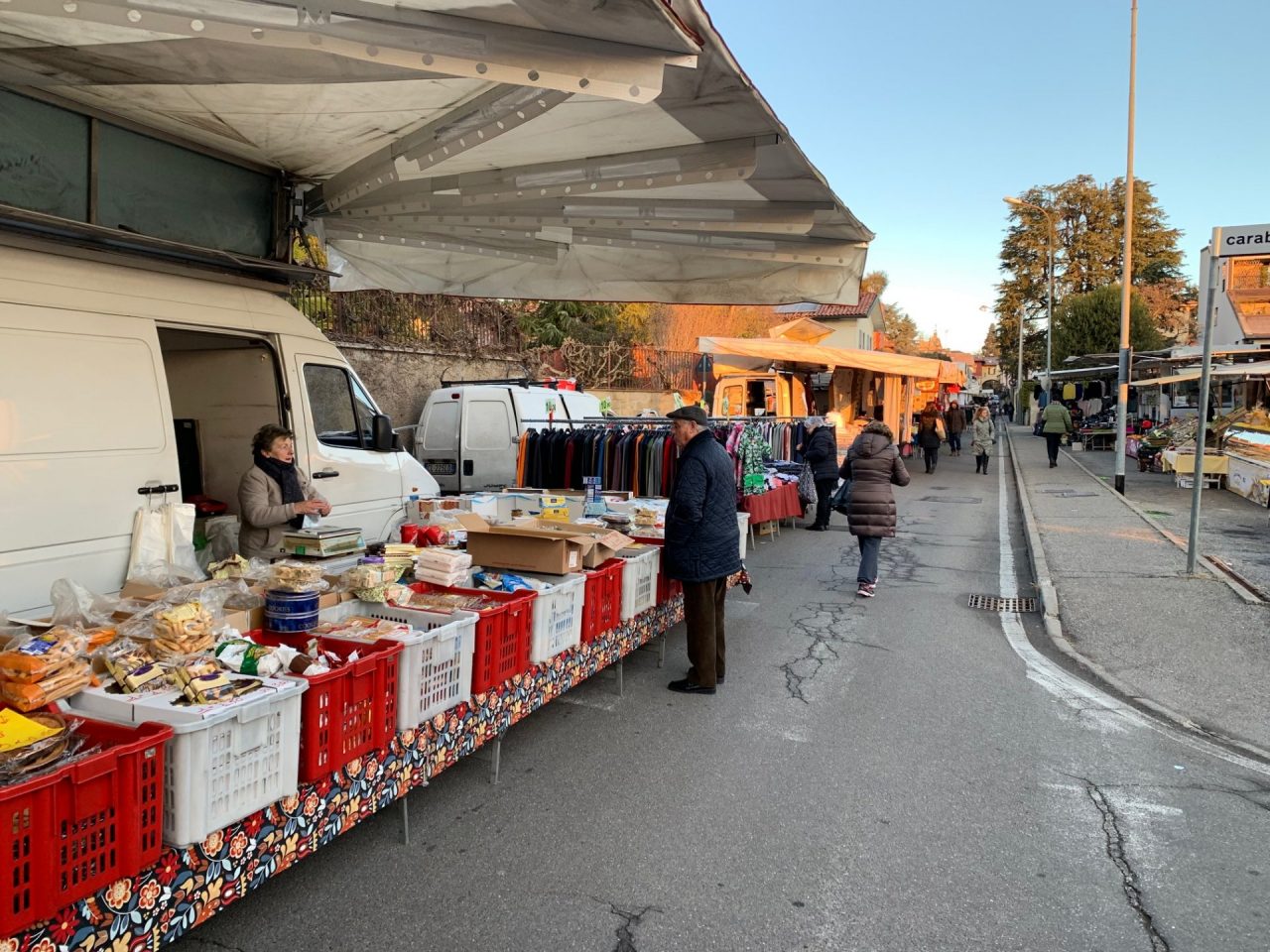Mercato di Appiano Gentile, Confesercenti: “Il sindaco mantenga la parola e lo riporti in piazza Libertà”