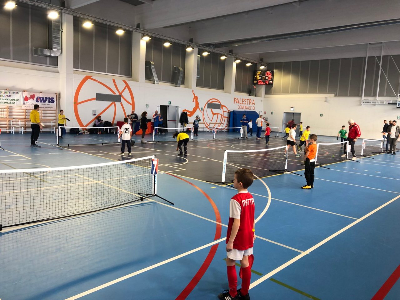 Invasione di piccoli atleti nella palestra comunale – FOTO E VIDEO