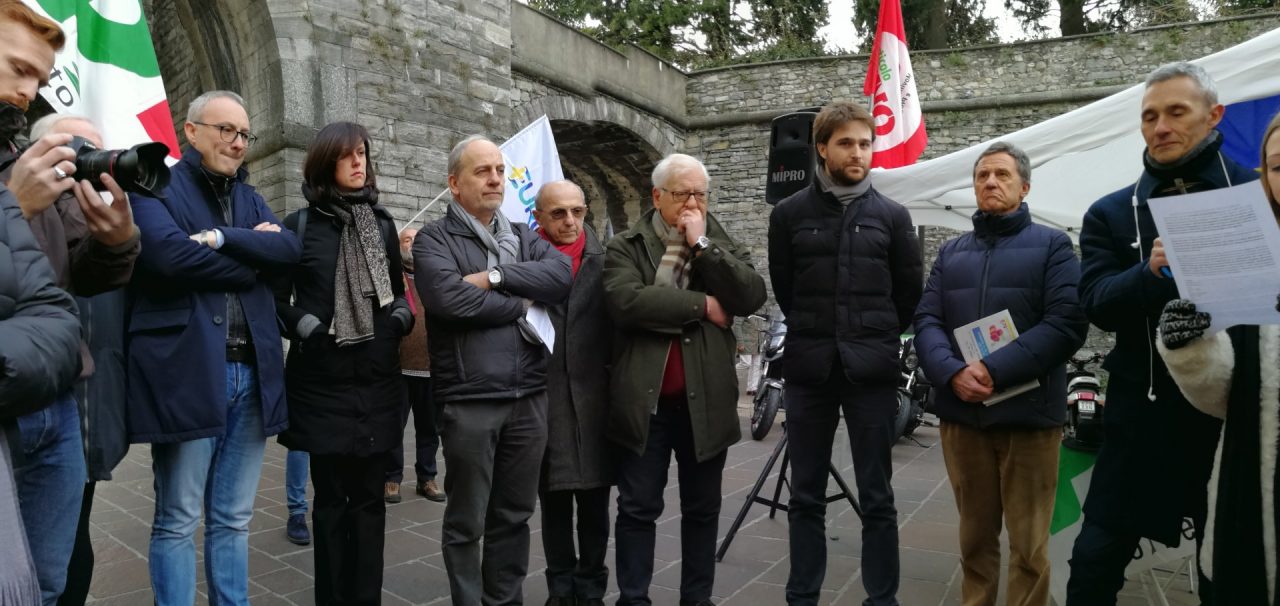 Centrosinistra comasco in piazza: “Saremo l’alternativa per chi non è rappresentato dal Governo” VIDEO