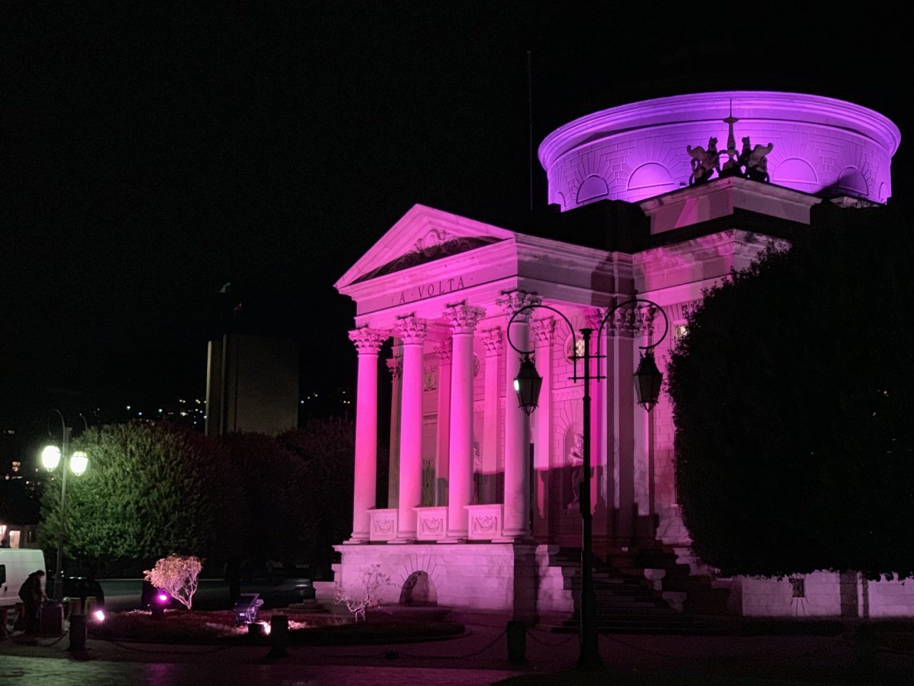 Giro d’Italia in arrivo: il Tempio Voltiano si tinge di rosa e parte il countdown sul sito del Comune
