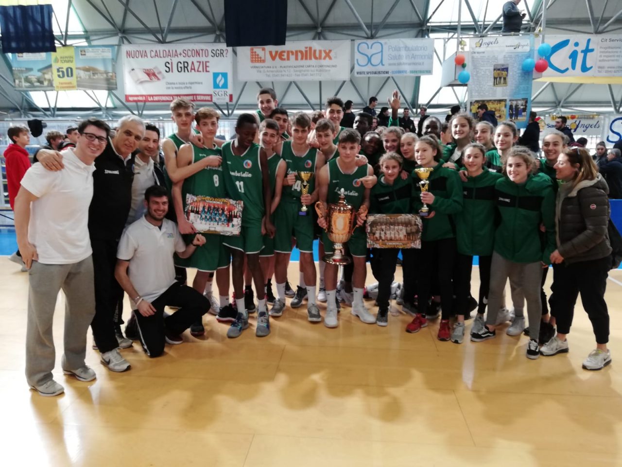 Basket giovanile tre canturini sul trono con la Lombardia