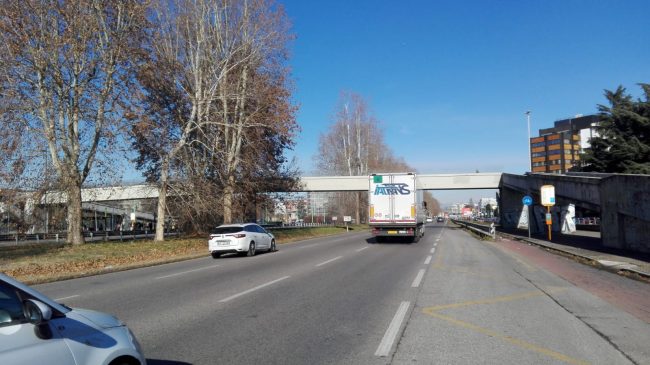 Minaccia di buttarsi dal ponte: giovane comasco salvato dalla Polizia