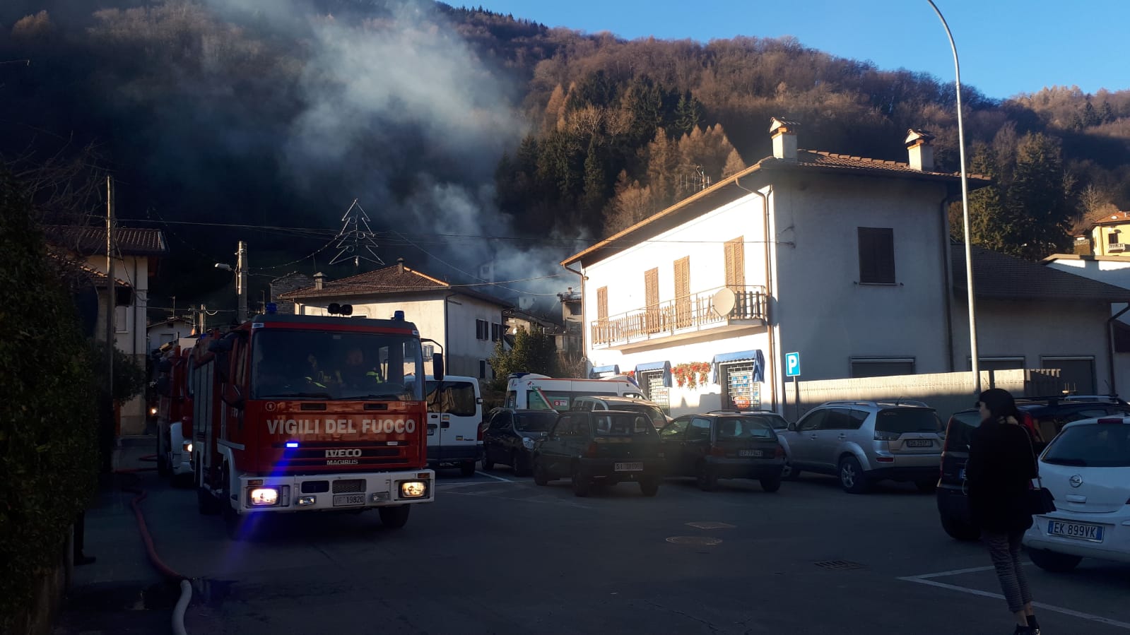 in fiamme una casa a valbrona