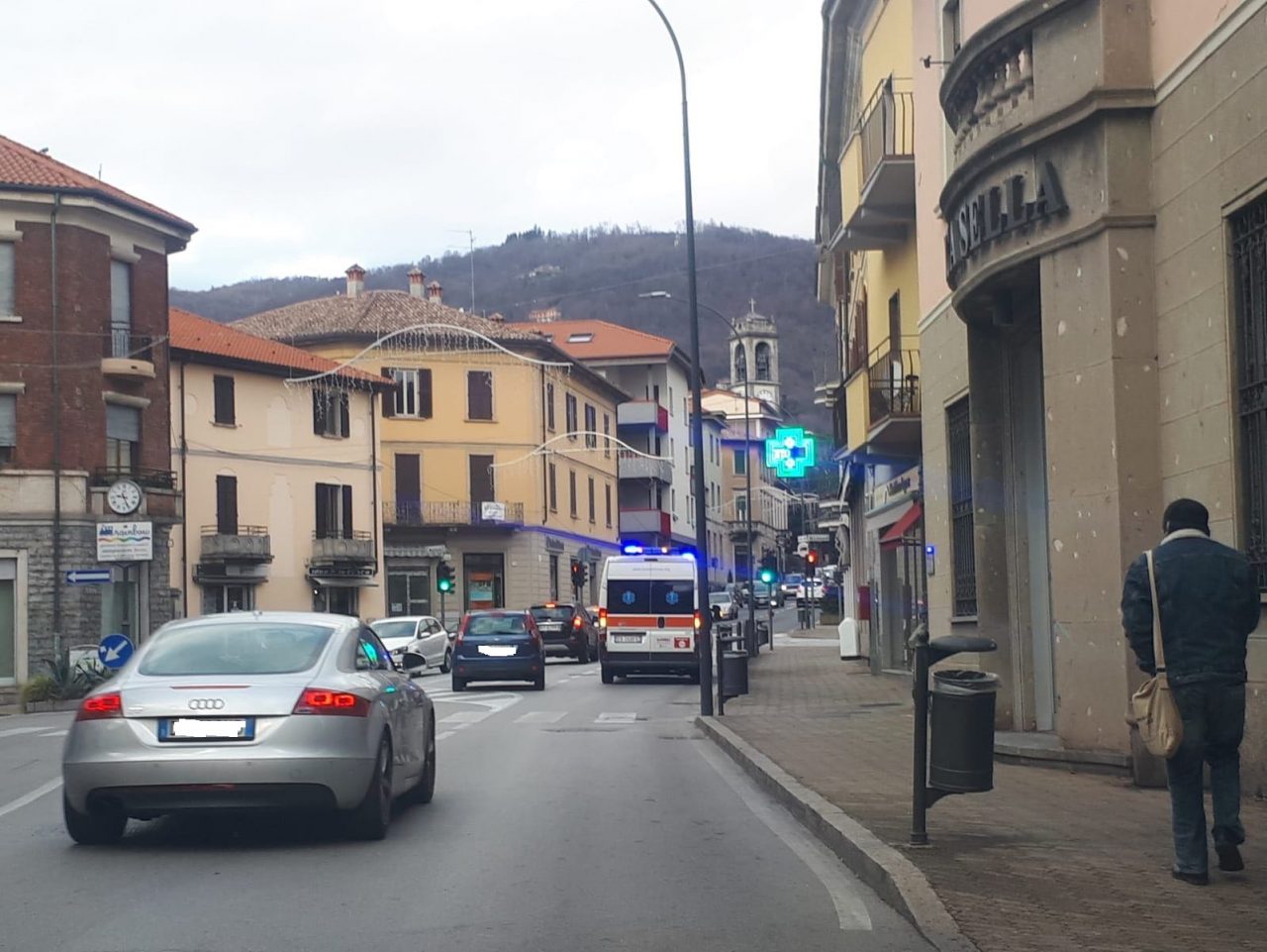 Malore a Erba: soccorsi in farmacia