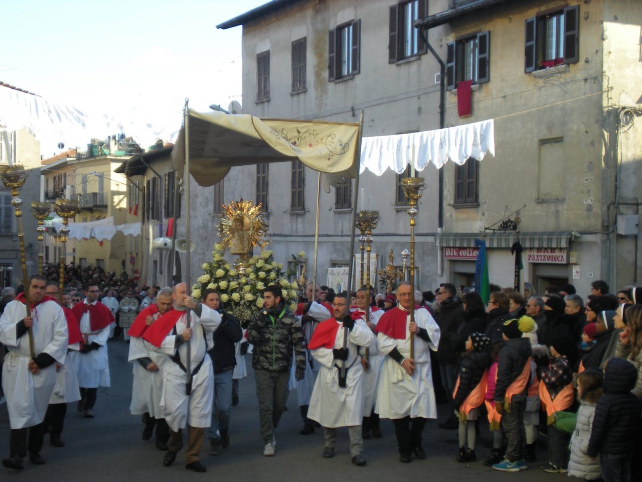 Processione e bacio del Bambin da Gironich