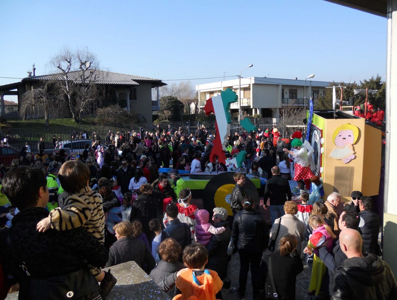 Carnevale a Cabiate: il carro di Carnevale ispirandosi a Leonardo Da Vinci