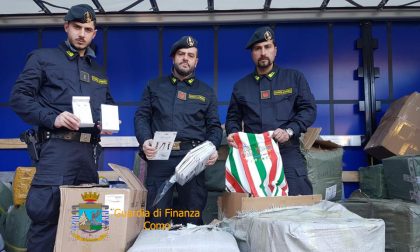 Confiscati 10mila oggetti contraffatti alla dogana: anche finti prodotti Apple FOTO e VIDEO