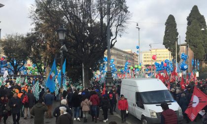 Sindacati uniti in piazza a Roma: in centinaia da Como VIDEO
