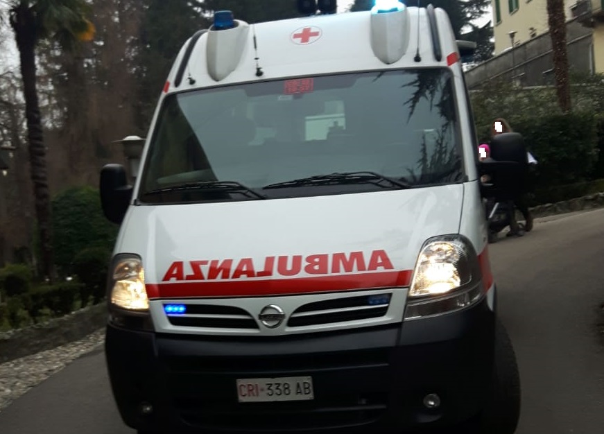 Malore per una ragazza a Mariano Comense SIRENE DI NOTTE