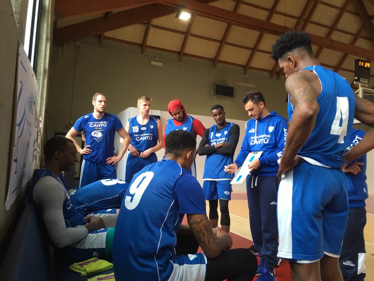 Pallacanestro Cantù impegnata in un allenamento congiunto con Massagno