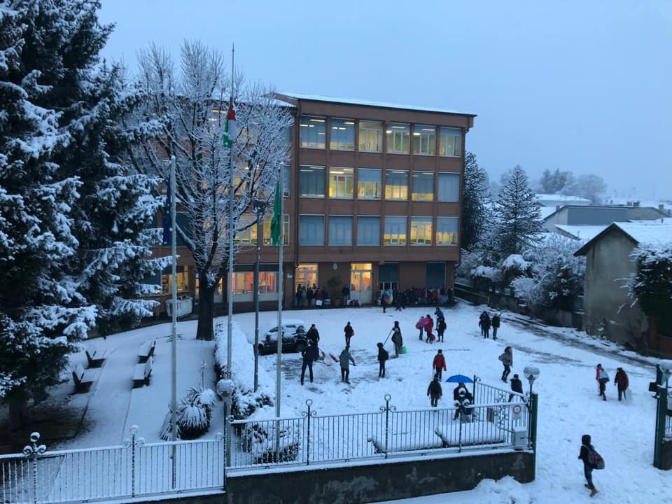 Neve, il sindaco elogia i molti olgiatesi (compresi i bimbi) spalatori