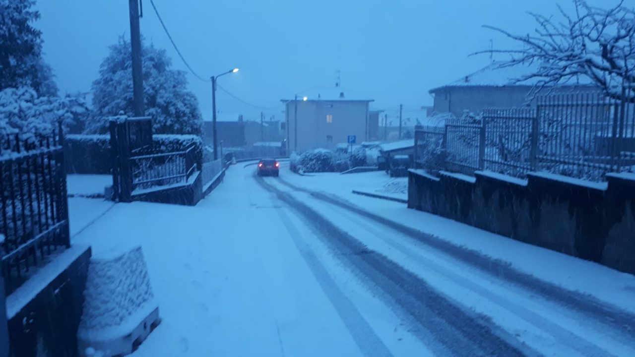 La neve imbianca il Comasco e crea qualche disagio FOTO e VIDEO