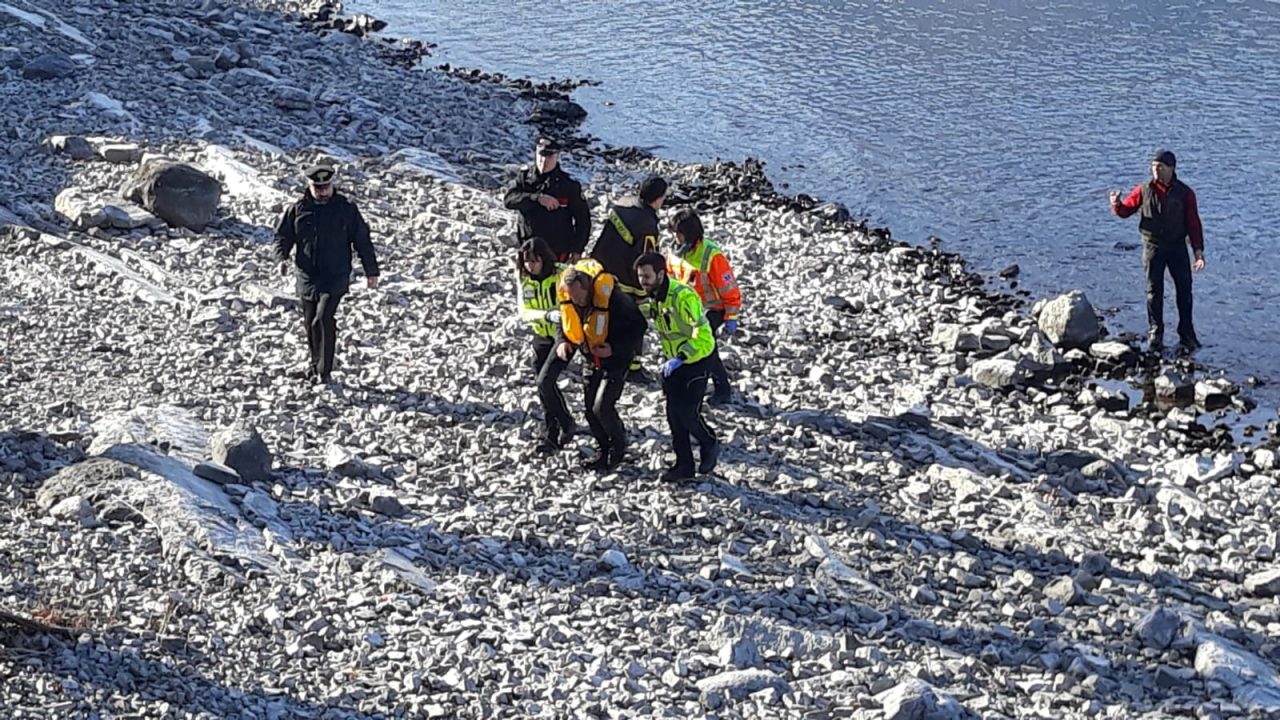 Ammaraggio d’emergenza, aereo ultraleggero si inabissa nel lago