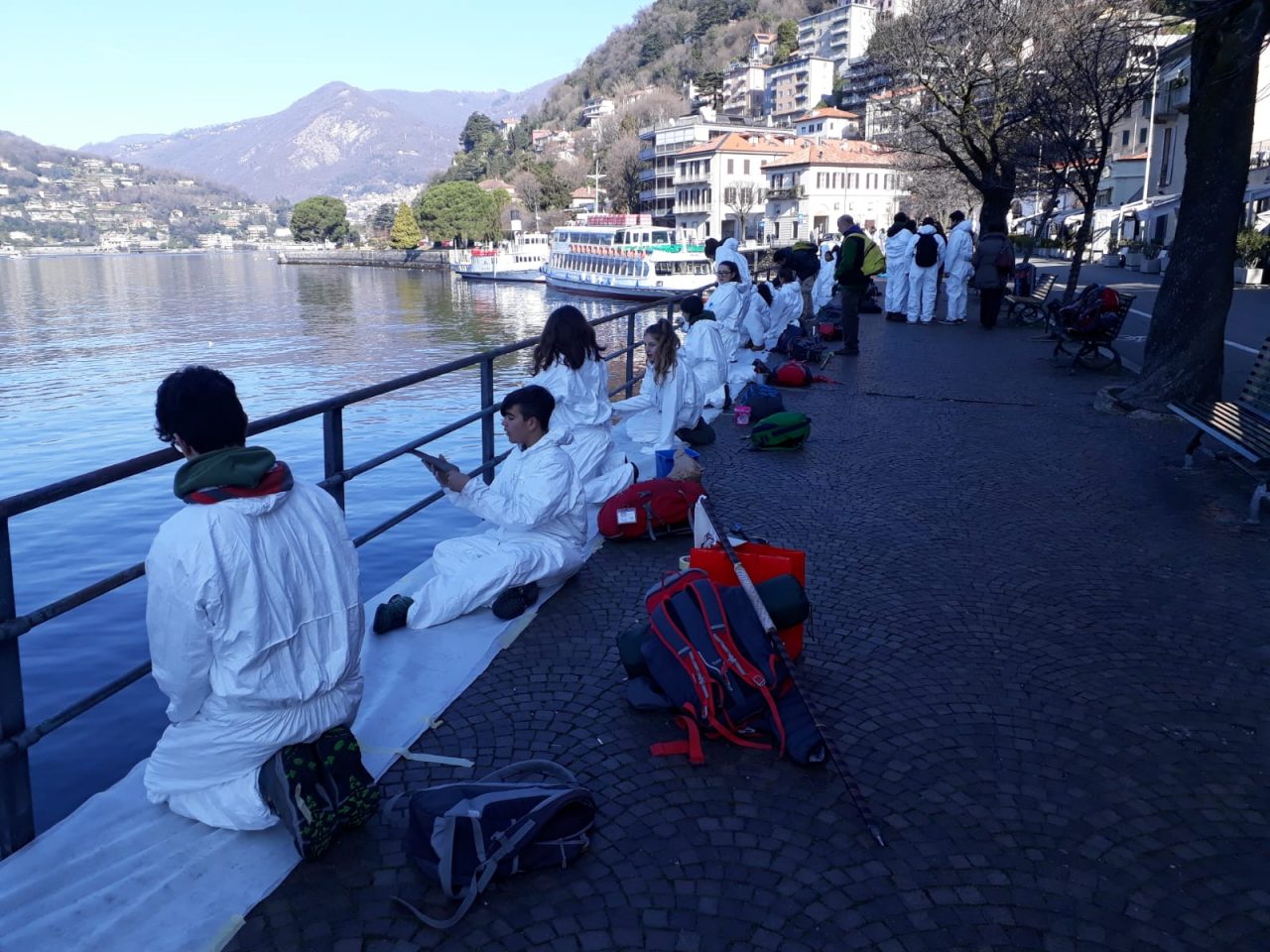 Per Como Pulita raggruppa 150 volontari per dare nuova vita al lungolago FOTO