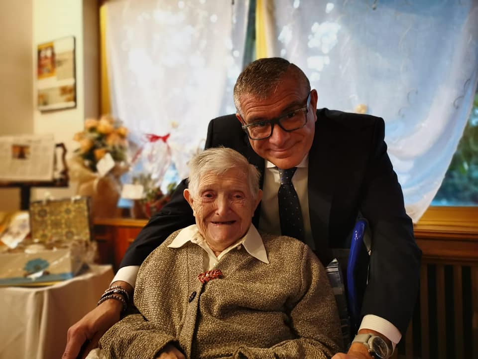 Nonna del sindaco festeggiata per i suoi bellissimi 106 anni