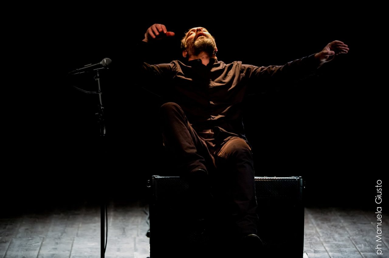 “Stasera sono in vena” arriva al Teatro Sociale di Como