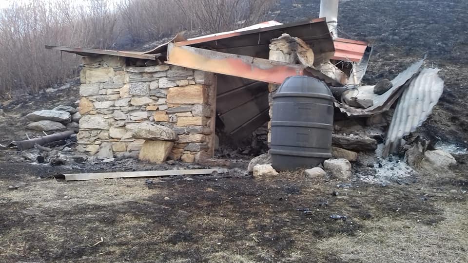 Incendio a Carlazzo: distrutto il Baitò FOTO
