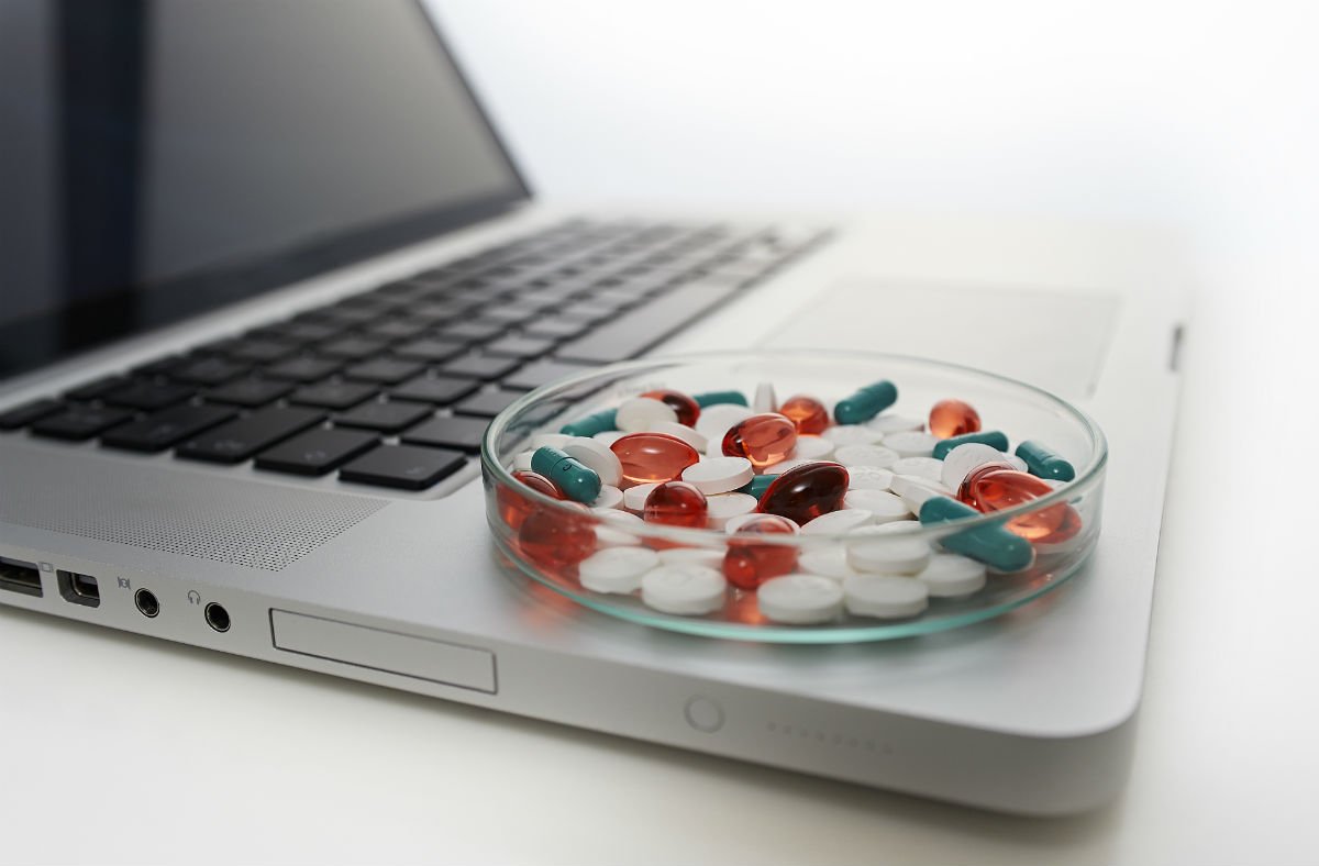 Farmaci online, Lombardia prima a mettere una stretta alle farmacie del web