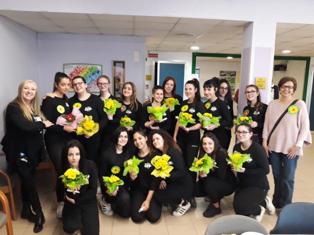 Festa delle donne le alunne del CFP alla casa di cura di Bregnano