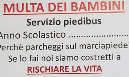 Parcheggi sul marciapiede? Ad Albavilla arrivano le multe dei bambini del Piedibus