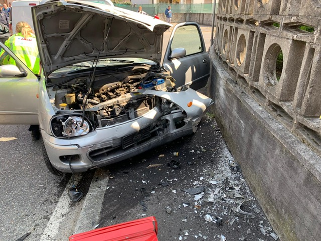 Auto contro muro, anziana di 91 anni ferita – FOTO e VIDEO