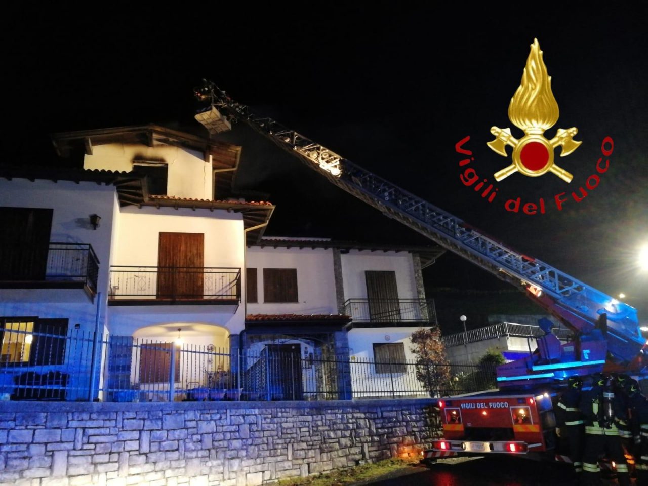 Incendio a Casasco d’Intelvi a fuoco una mansarda