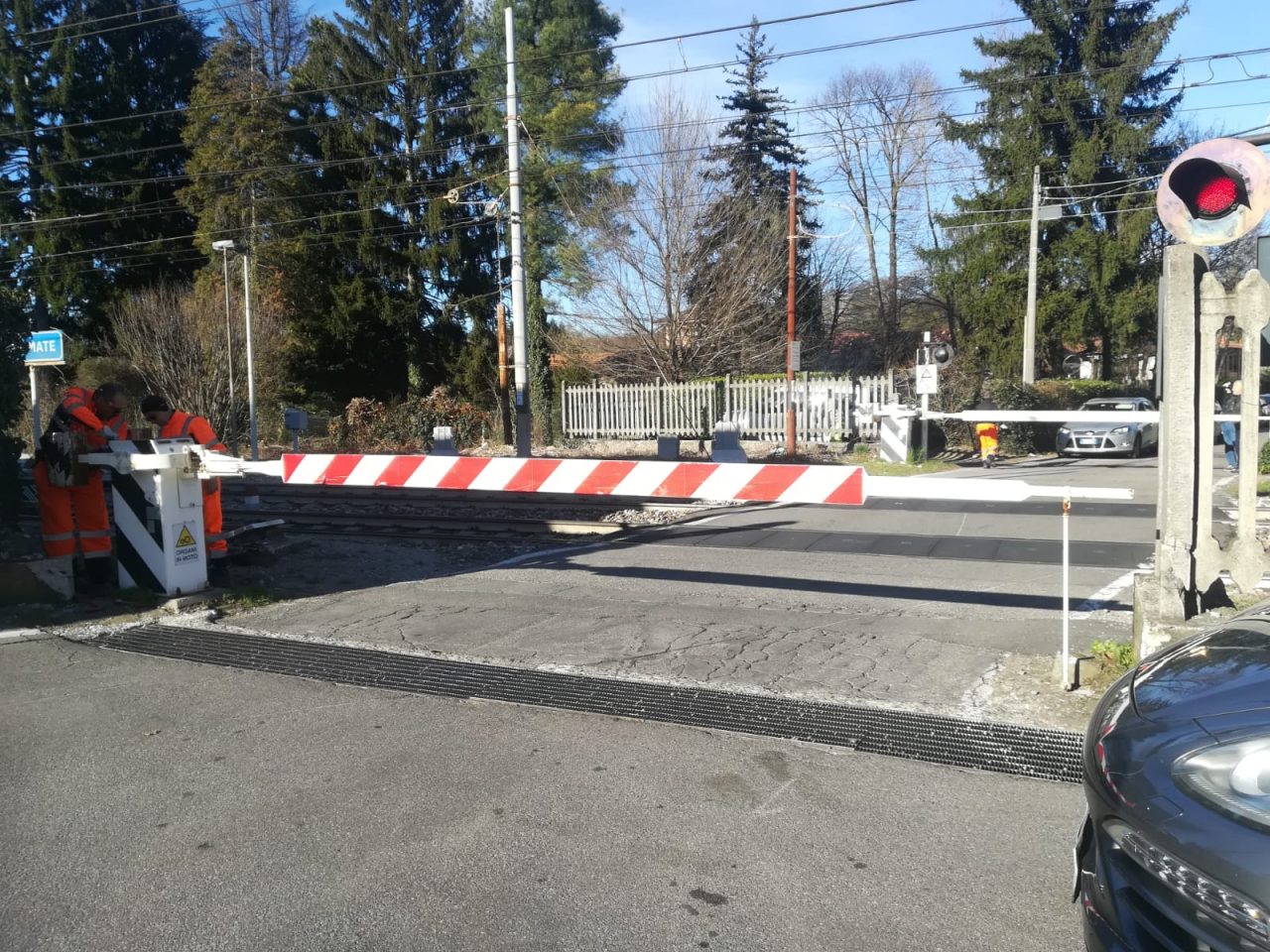 Incidente Carimate abbattuta sbarra del passaggio a livello