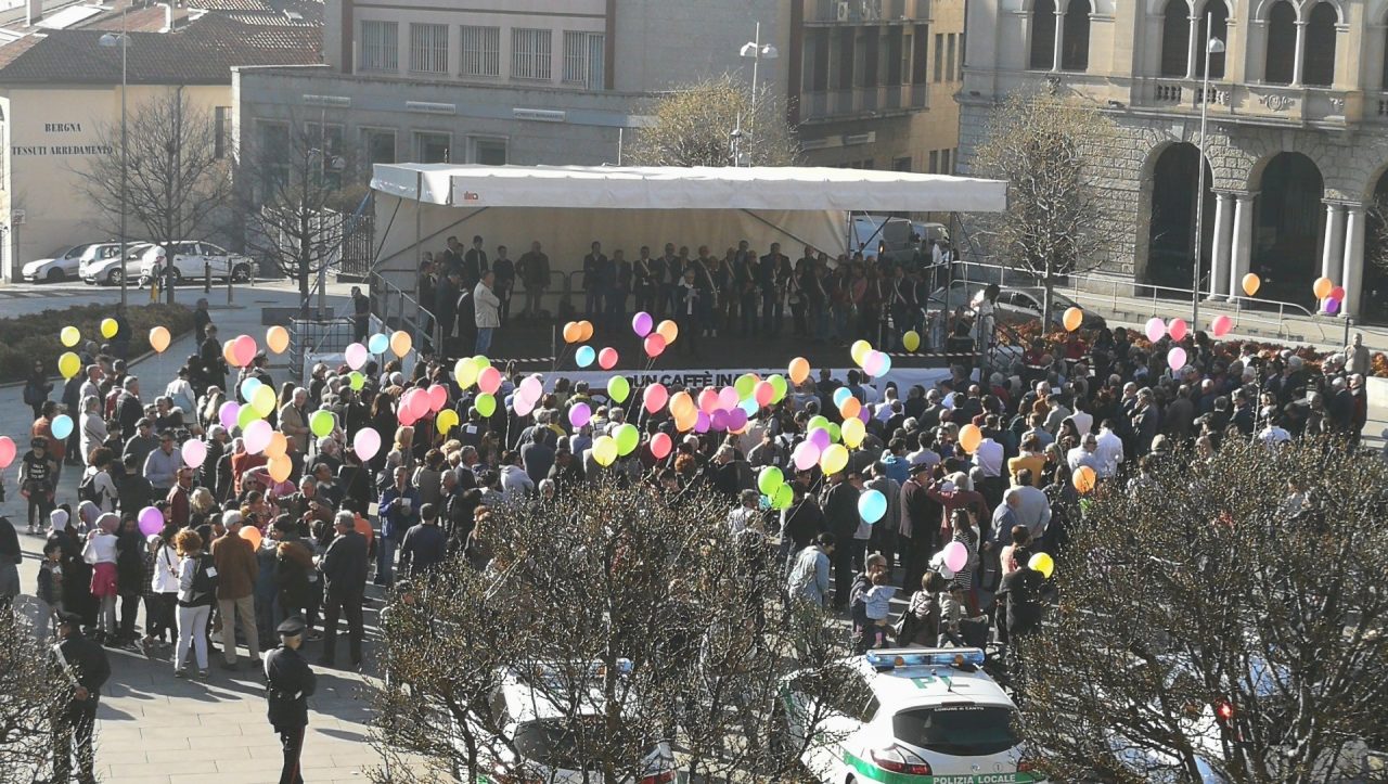 Cantù si riprende la sua piazza dalla mafia. De Corato: “Quinta regione per beni confiscati” VIDEO