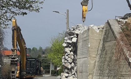 Abbattuto il ponte sulla Novedratese