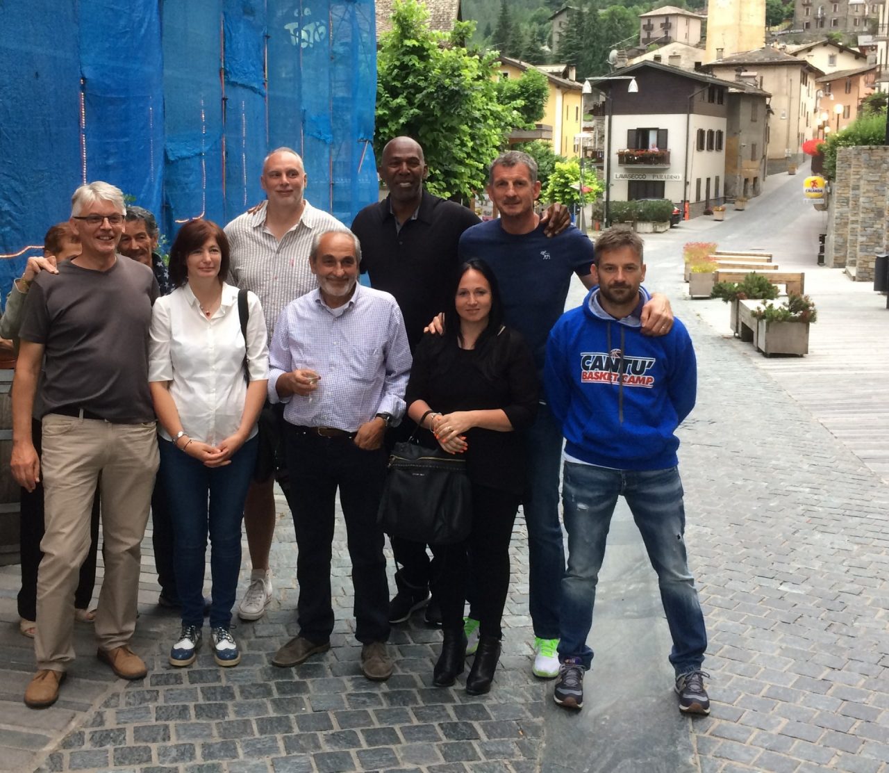 Thurl Bailey porta l’NBA in Valmalenco grazie al 18° Cantù Basket Camp