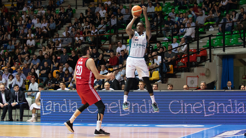 Pallacanestro Cantù: Tyler Stone prima doppia doppia in LBA