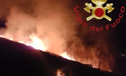 Incendio boschivo a Dosso del Liro FOTO