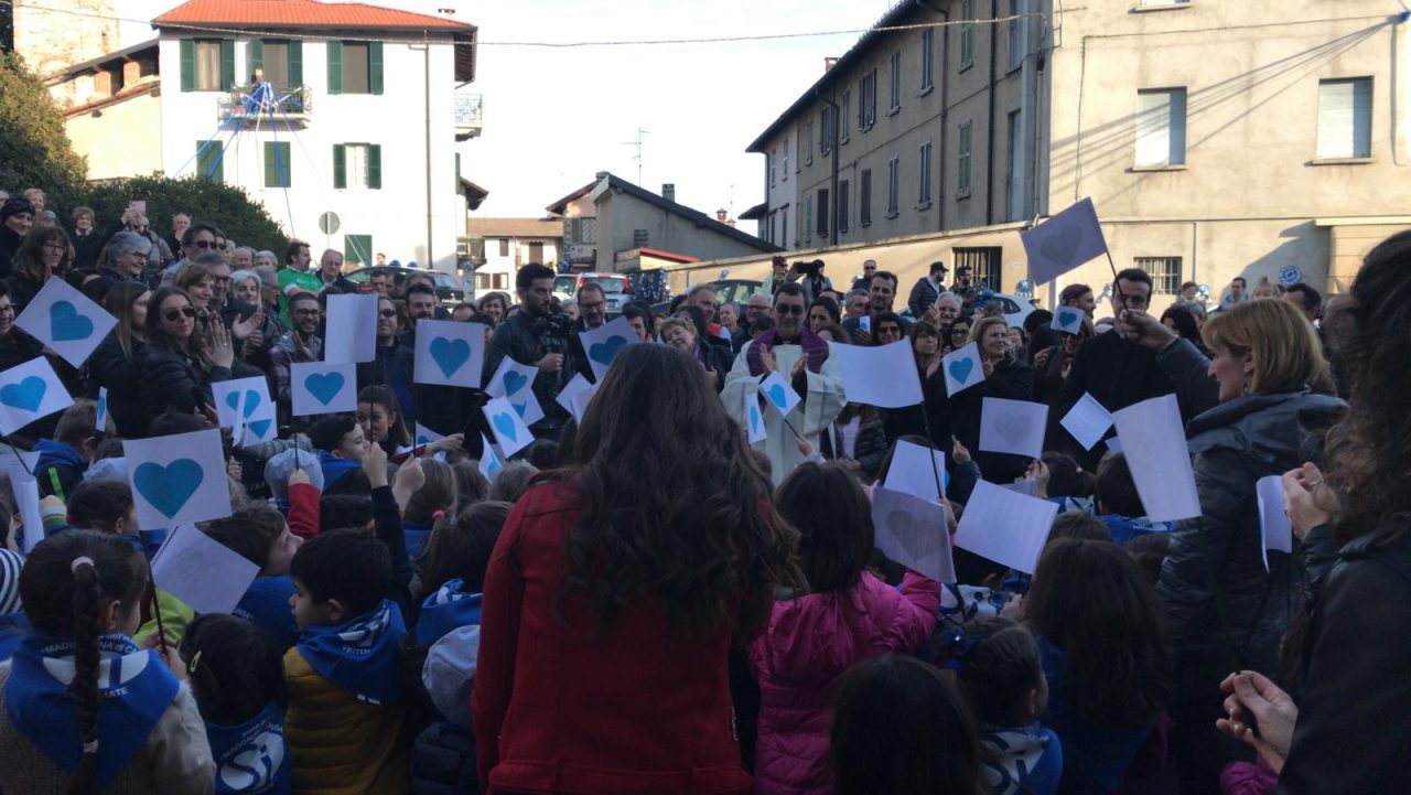 A Vertemate è arrivato don Adriano: il benvenuto del paese FOTO E VIDEO