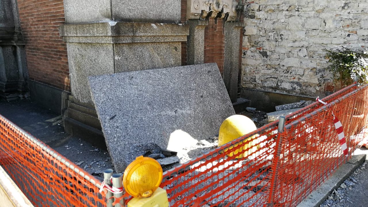 Cadono lastre di marmo dalla chiesa Sant’Orsola, l’attacco del Codacons