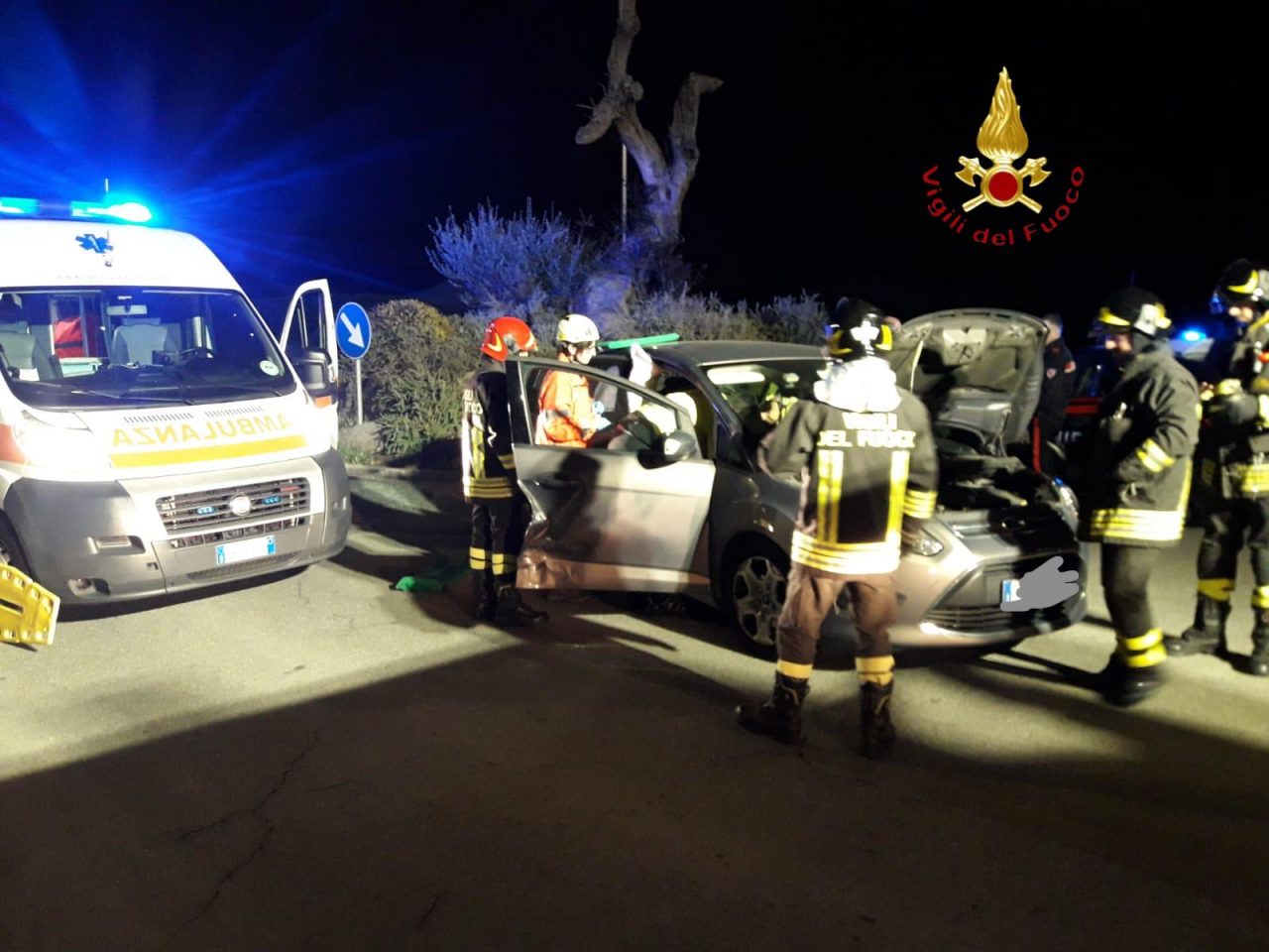 Incidente a Orsenigo: estratta dal veicolo una donna FOTO