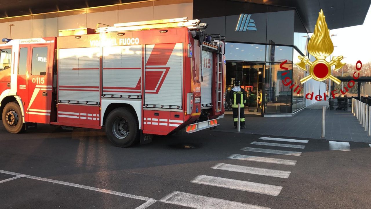 Principio d’incendio all’Aldi di Cantù FOTO