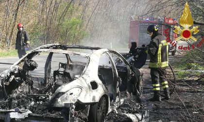 Vigili del Fuoco al lavoro a Como per incendio sterpaglie e automobile