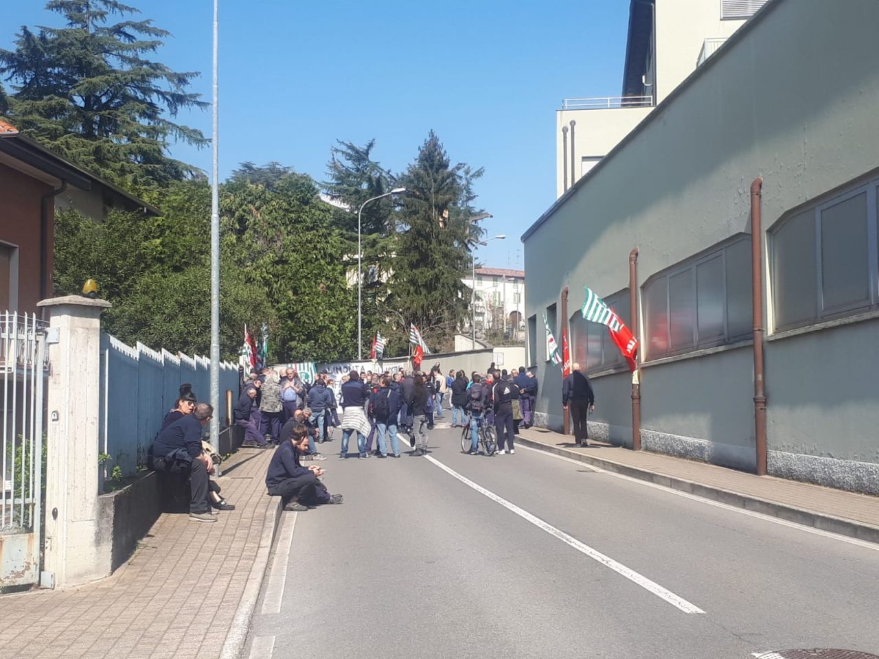 Presidio e assemblea alla Limonta VIDEO e FOTO