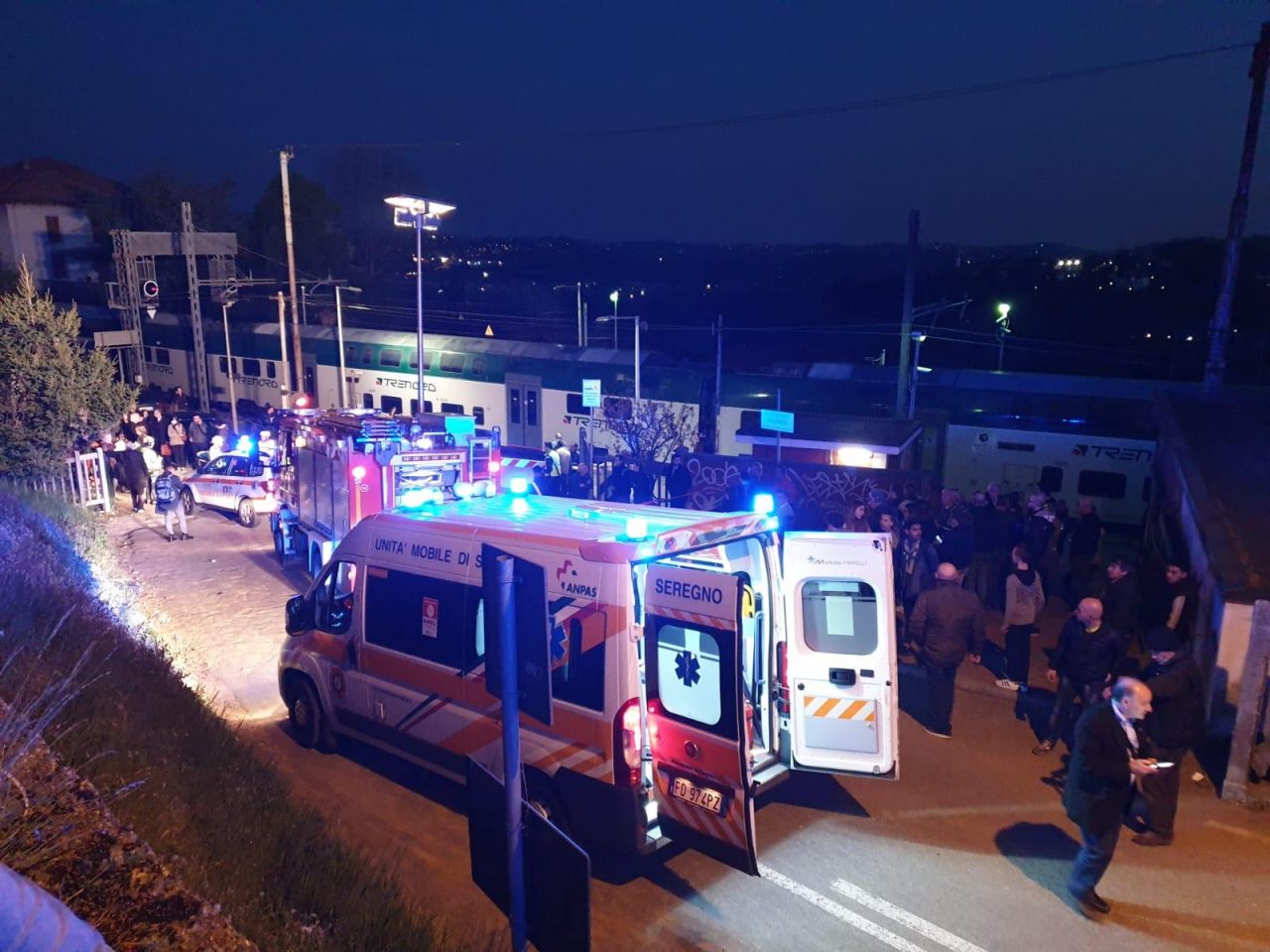 Scontro tra treni a Inverigo: sette feriti in ospedale, chiusa la maxi emergenza FOTO E VIDEO